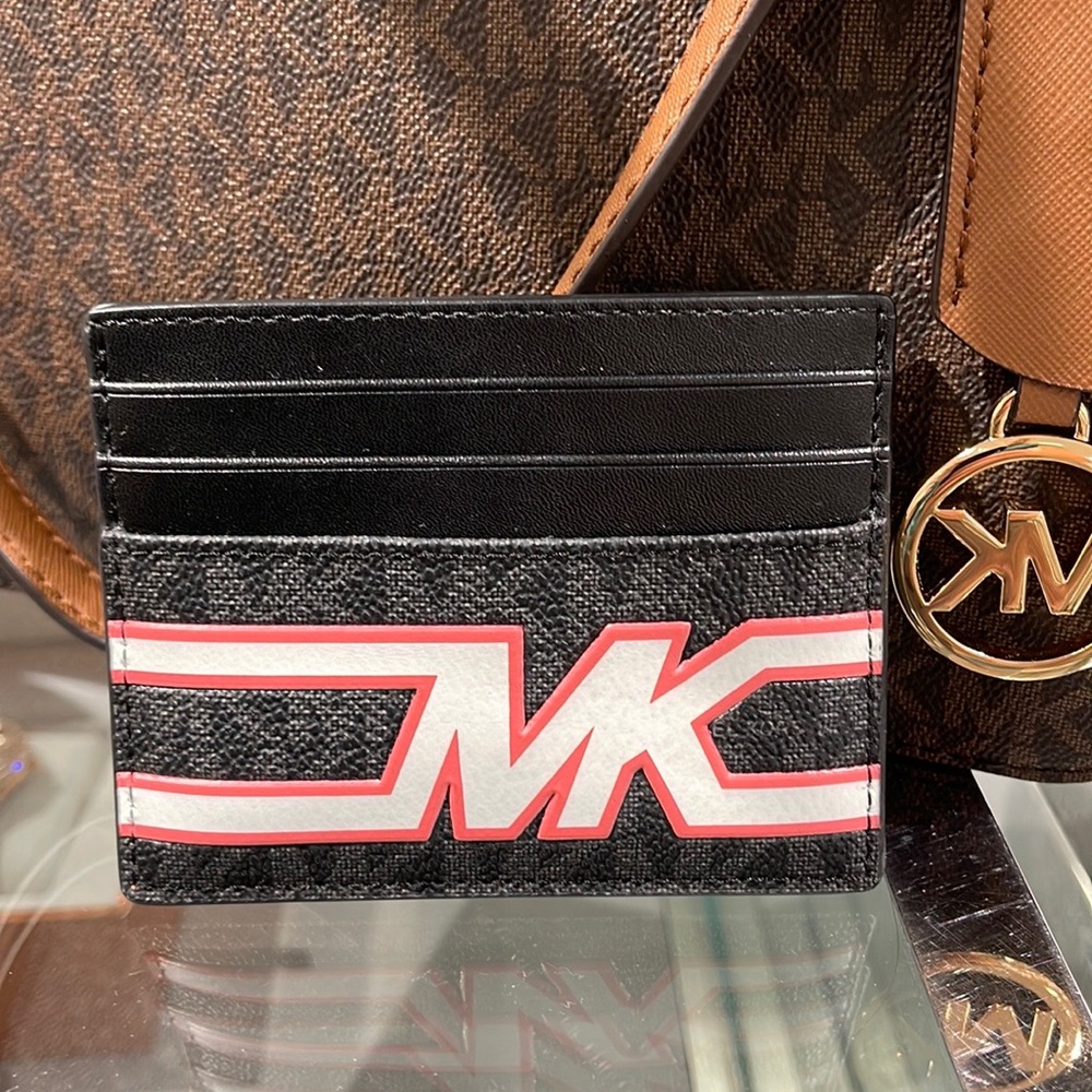 MICHAEL KORS MENS
Cooper Graphic Logo Tall Card Case
Style# 36S3LCOD2B
PINK 
NWT - Picture 4 of 16